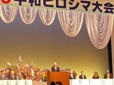 主催3団体を代表して挨拶する連合古賀事務局長