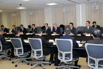 連合大阪からは１３人、関経連からは１１人が会議に出席した